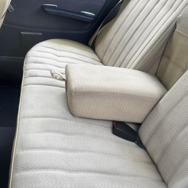 Attache ceinture arriere droit MERCEDES 200 W123 Photo n°17