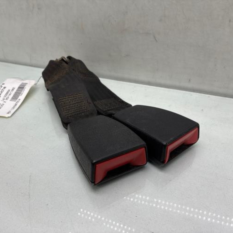 Attache ceinture arriere gauche MERCEDES 200 W123 Photo n°1