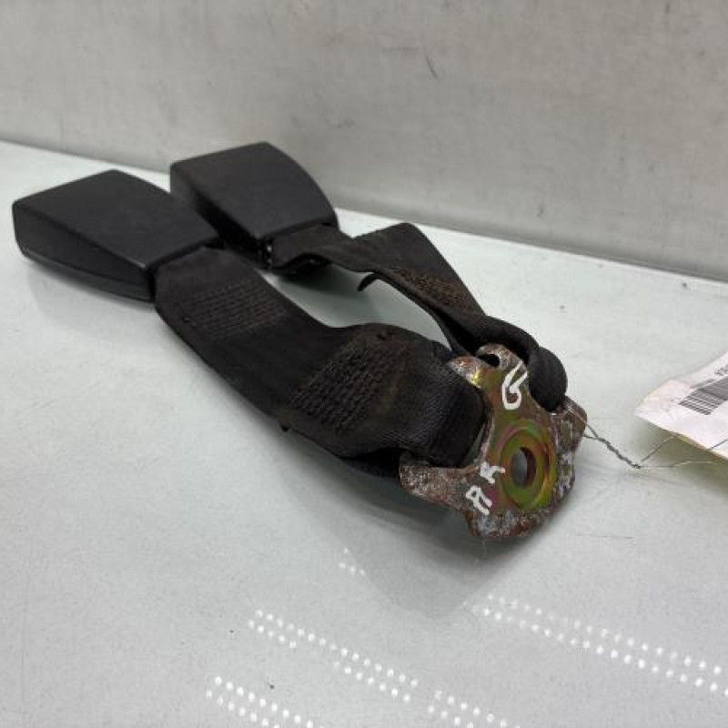 Attache ceinture arriere gauche MERCEDES 200 W123 Photo n°2