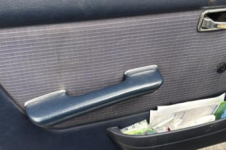 Attache ceinture arriere gauche MERCEDES 200 W123