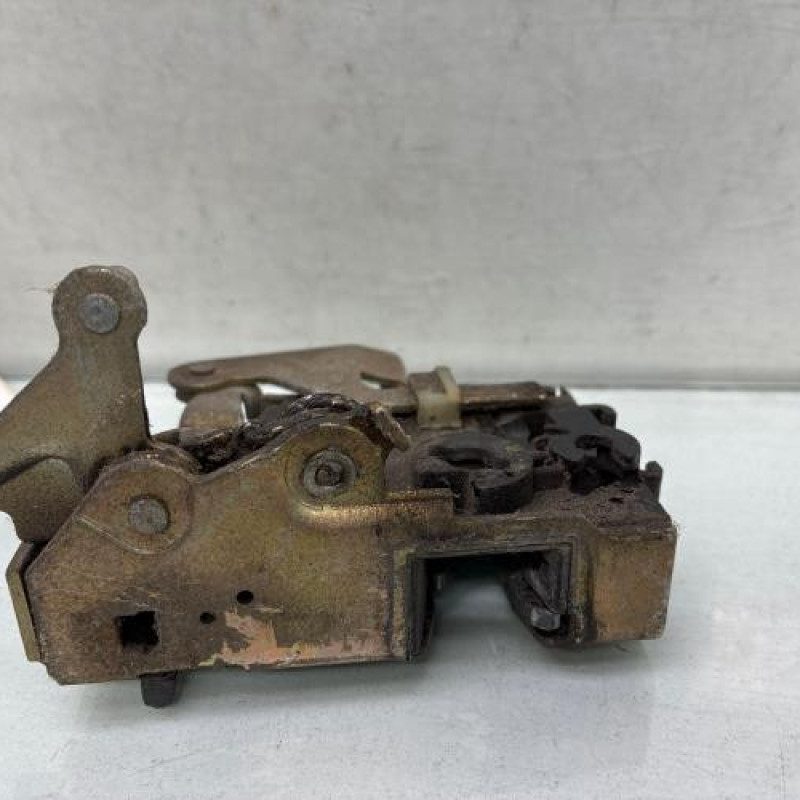 Serrure arriere gauche PEUGEOT 106 Photo n°3