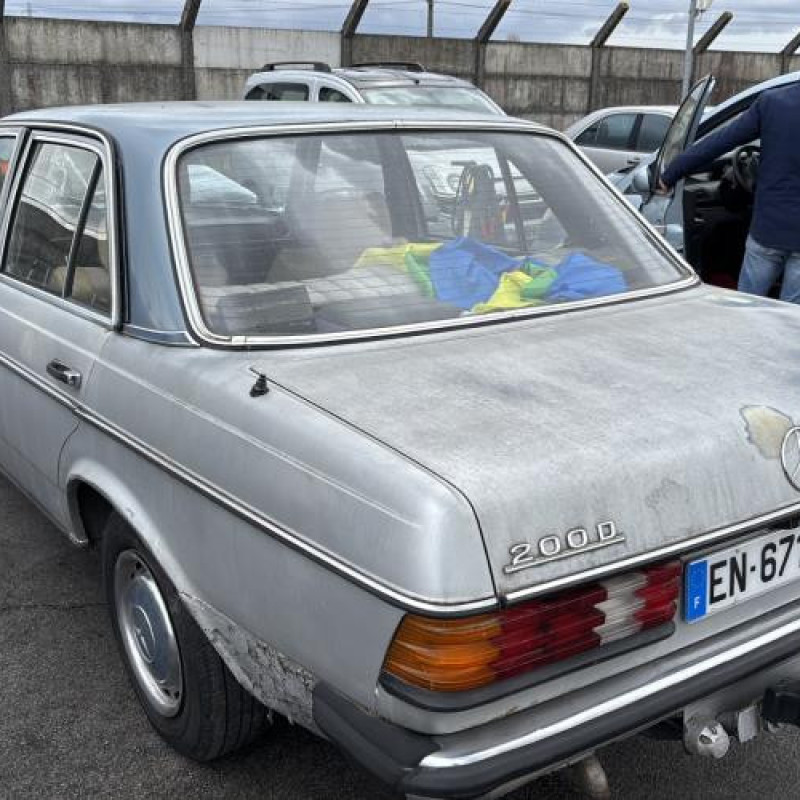 Avertisseur/Klaxon MERCEDES 200 W123 Photo n°7