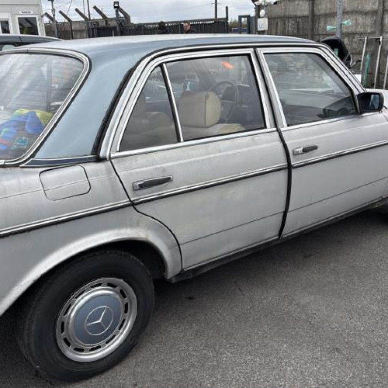 Avertisseur/Klaxon MERCEDES 200 W123 Photo n°9