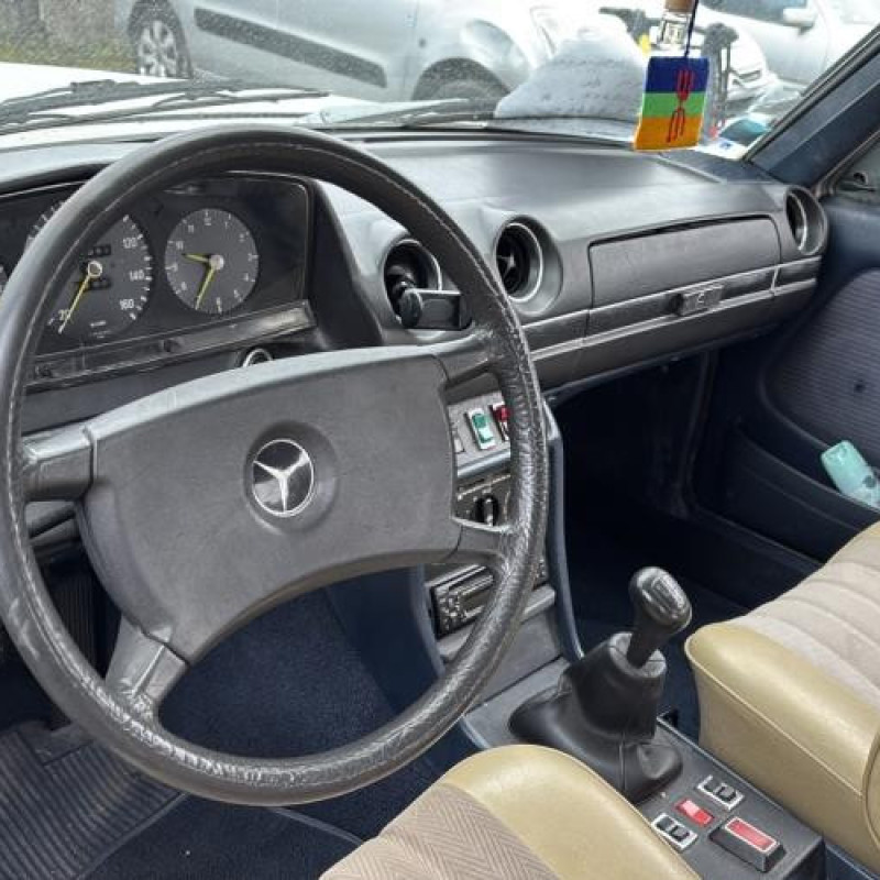 Avertisseur/Klaxon MERCEDES 200 W123 Photo n°15