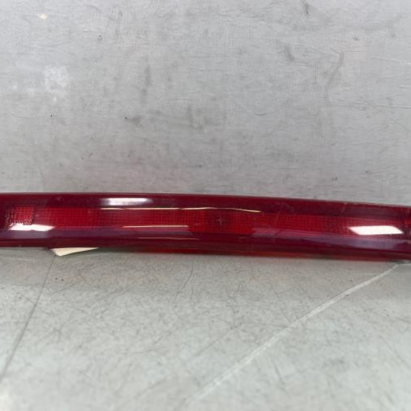 Feu arriere stop central RENAULT CLIO 3 Photo n°1