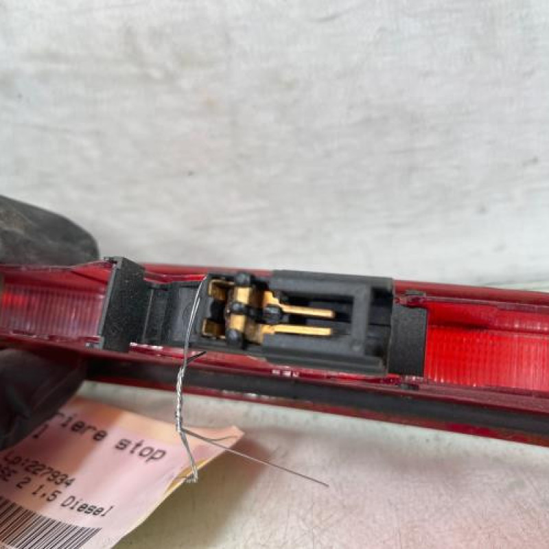 Feu arriere stop central RENAULT CLIO 3 Photo n°3