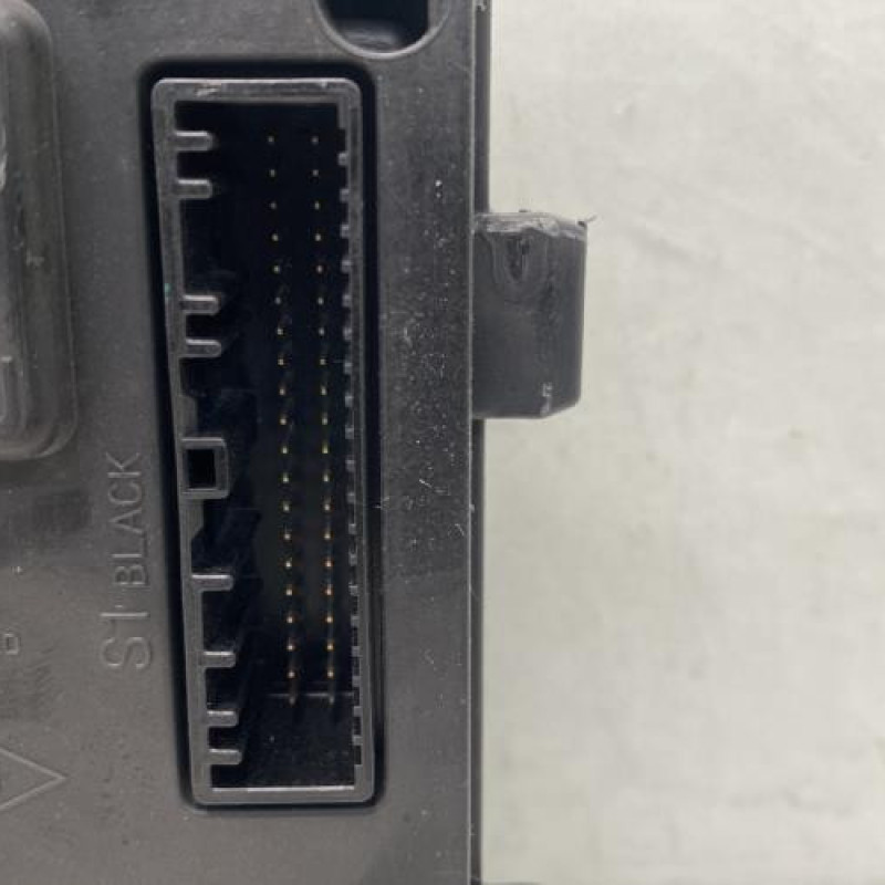 Boitier UCH RENAULT CLIO 4 Photo n°3