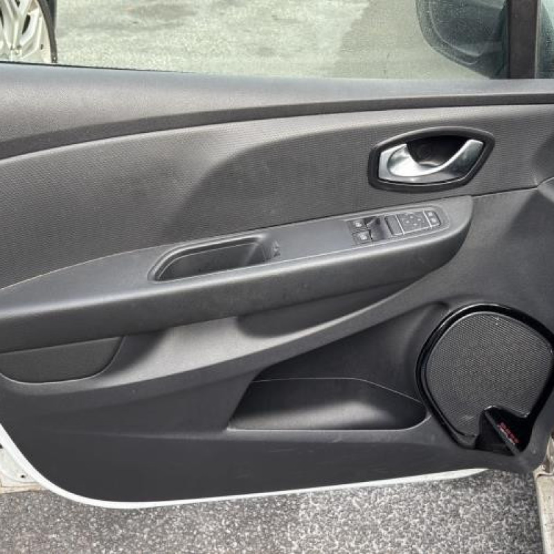 Boitier UCH RENAULT CLIO 4 Photo n°16