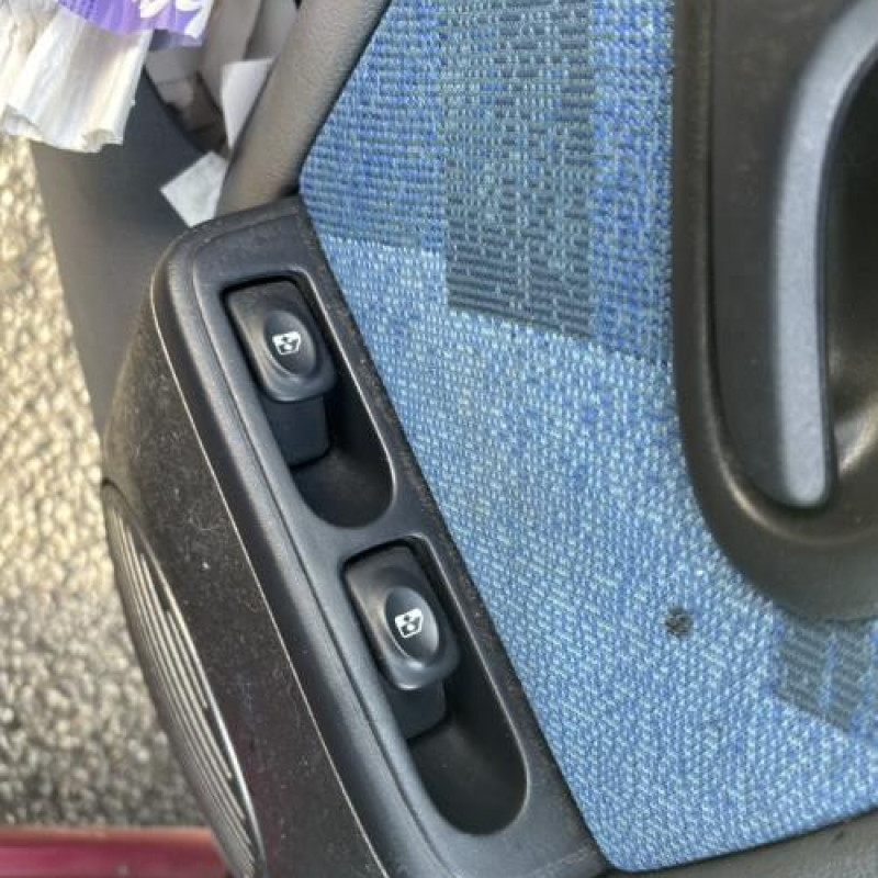 Ceinture avant gauche RENAULT CLIO 2 Photo n°18