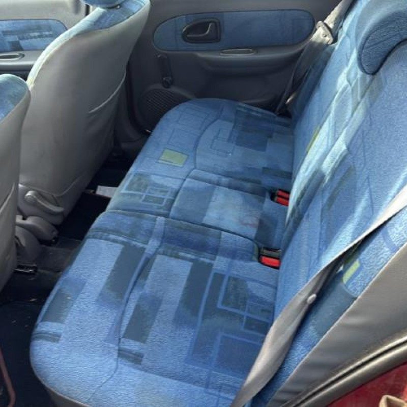 Ceinture avant gauche RENAULT CLIO 2 Photo n°19
