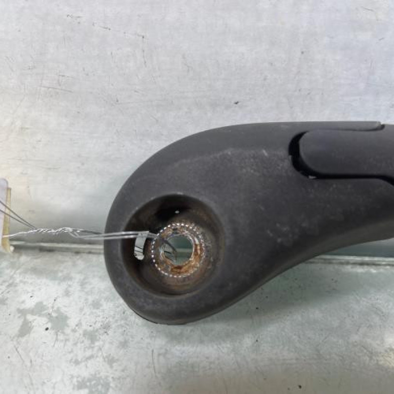 Bras essuie glace arriere RENAULT CLIO 3 Photo n°2