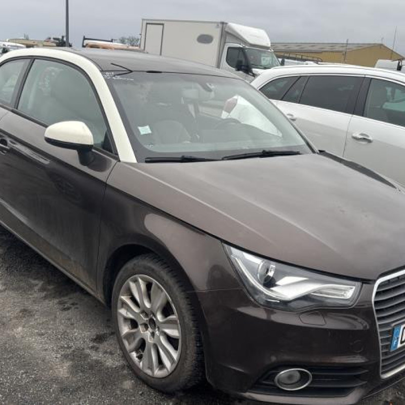 Crosse avant droit AUDI A1 1 Photo n°8