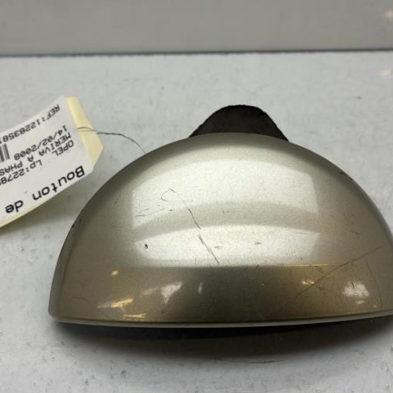 Bouton de coffre OPEL MERIVA A Photo n°1