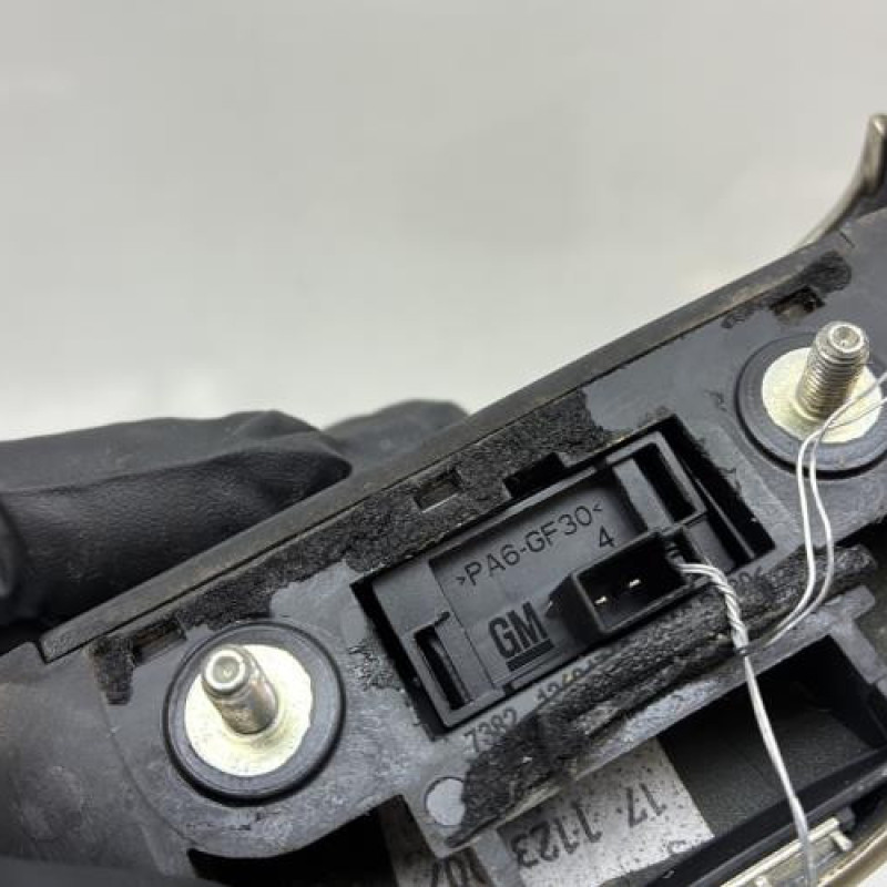 Bouton de coffre OPEL MERIVA A Photo n°3