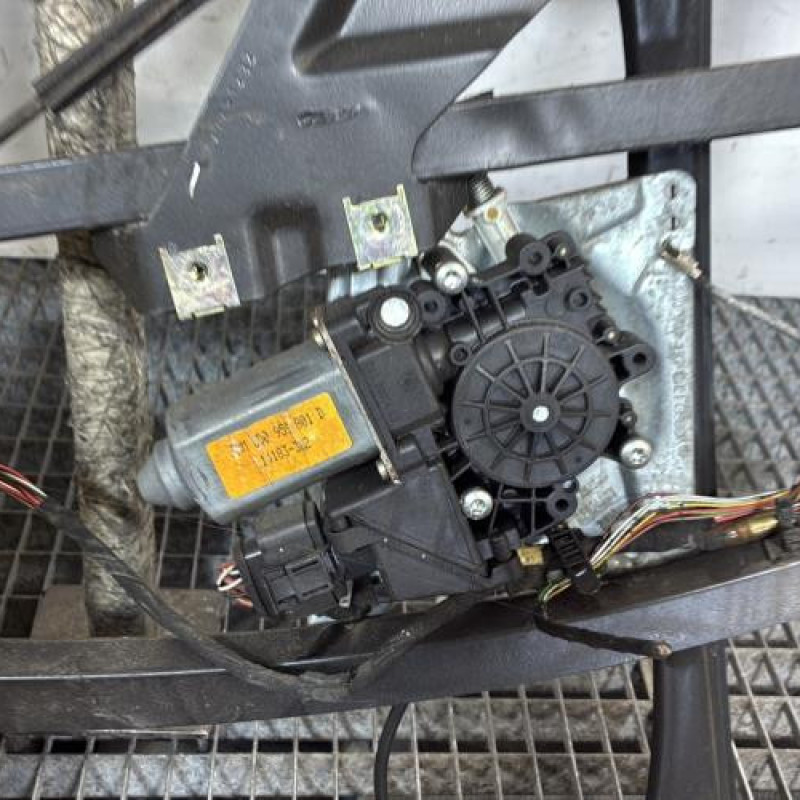 Leve vitre electrique avant gauche AUDI A4 1 Photo n°3