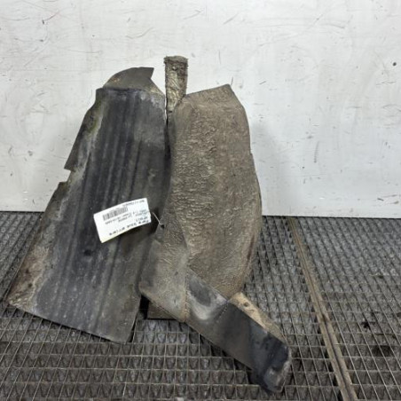 Pare boue arriere droit PEUGEOT 206+ Photo n°1