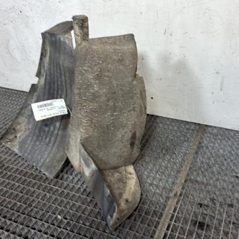 Pare boue arriere droit PEUGEOT 206+ Photo n°3