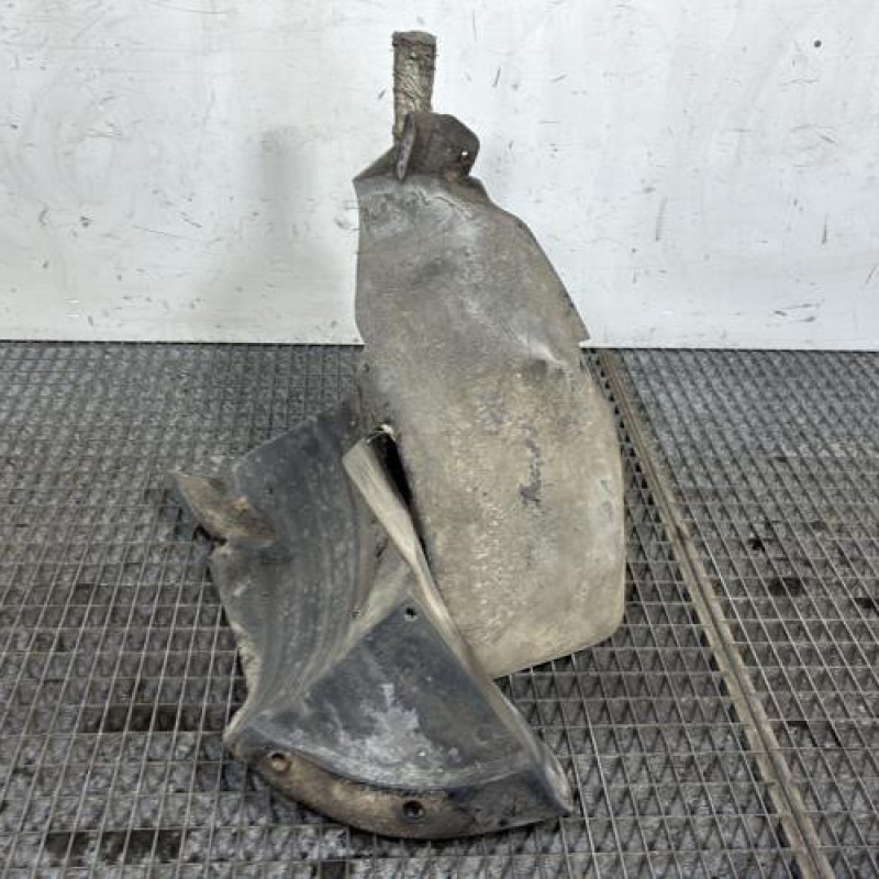 Pare boue arriere droit PEUGEOT 206+ Photo n°4