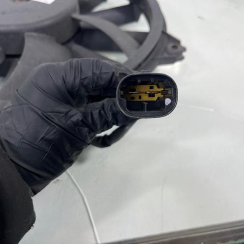 Moto ventilateur radiateur PEUGEOT 3008 1 Photo n°3