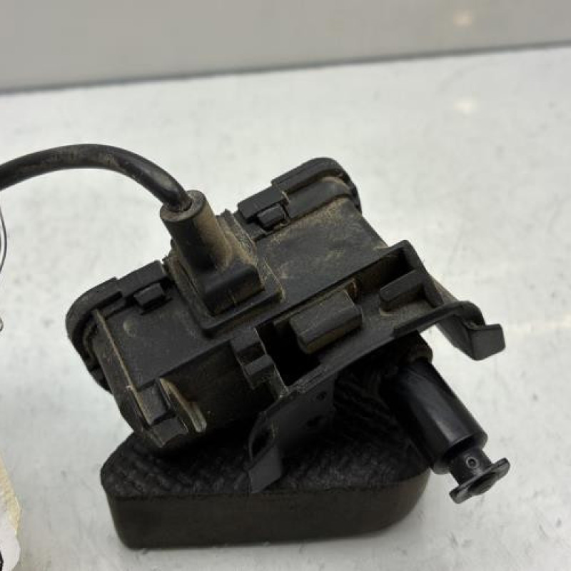 Actionneur verrou trappe d'essence VOLKSWAGEN POLO 5 Photo n°2