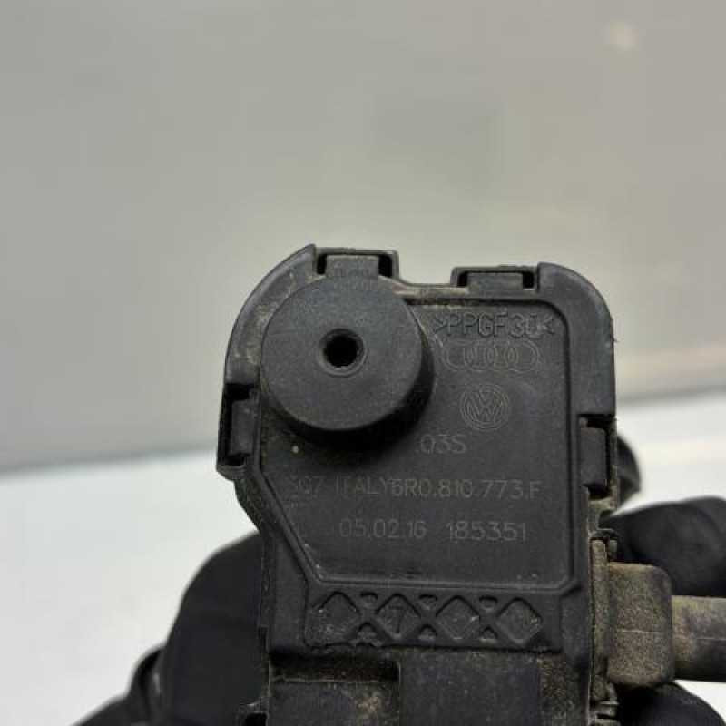 Actionneur verrou trappe d'essence VOLKSWAGEN POLO 5 Photo n°4