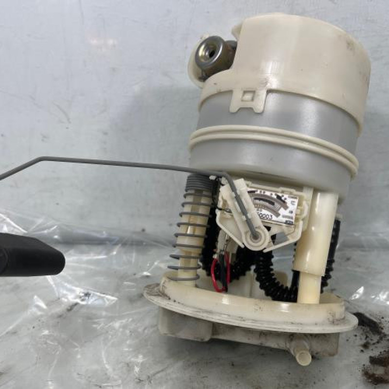 Pompe à carburant RENAULT CLIO 2 Photo n°4