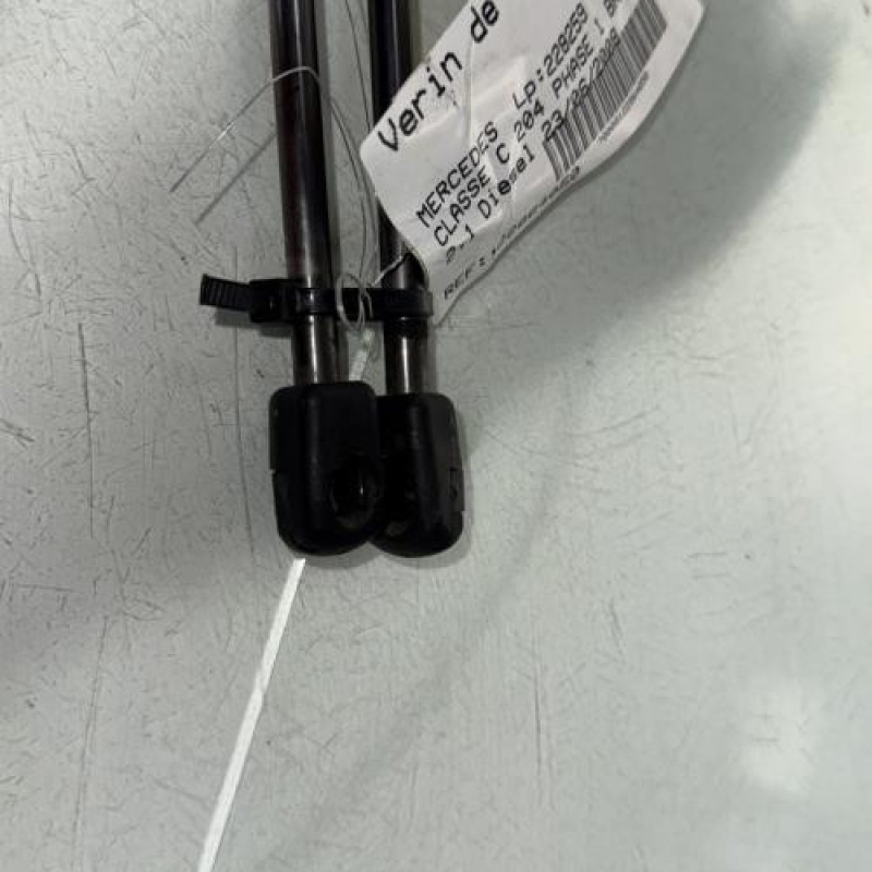 Verin de coffre MERCEDES CLASSE C 204 Photo n°4