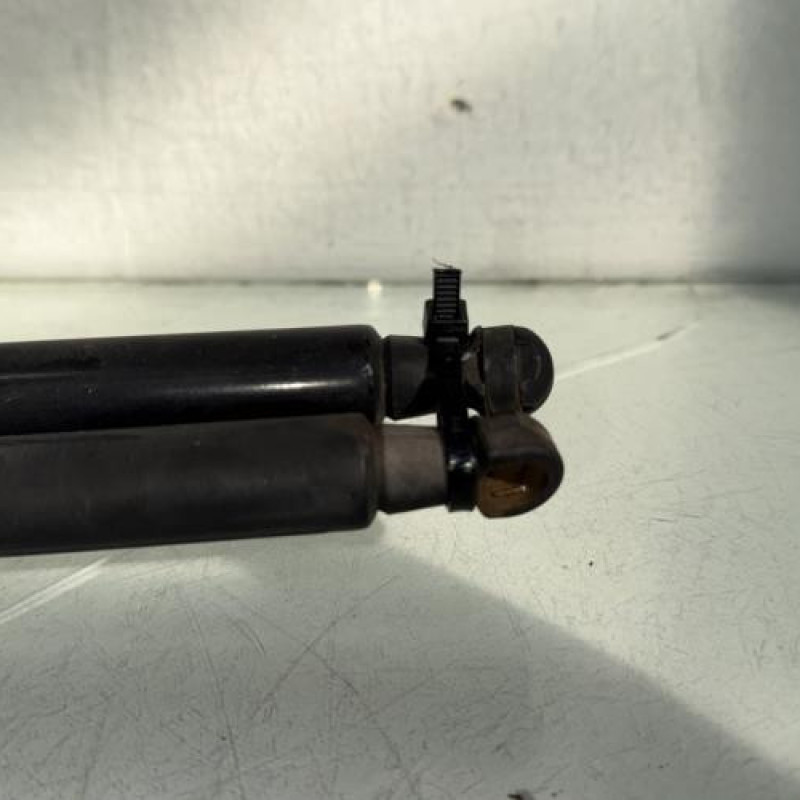 Verin de coffre MERCEDES CLASSE C 204 Photo n°6