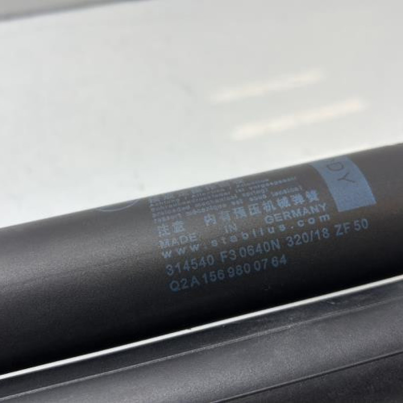 Verin de coffre MERCEDES CLASSE GLA 156 Photo n°4