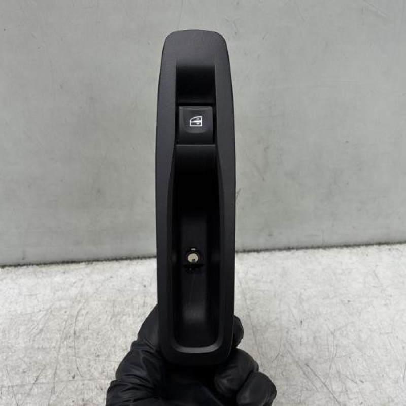 Interrupteur de leve vitre arriere gauche RENAULT MEGANE 4 Photo n°1