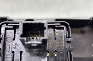 Interrupteur de leve vitre avant droit RENAULT MEGANE 4