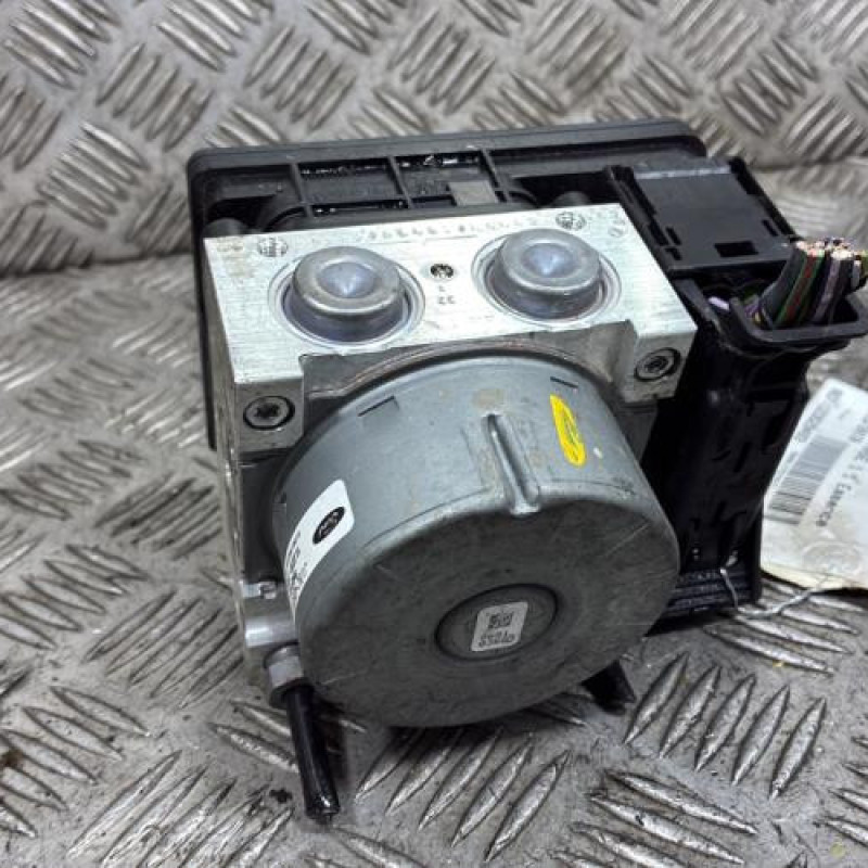 Bloc ABS (freins anti-blocage) FORD FIESTA 7 Photo n°3