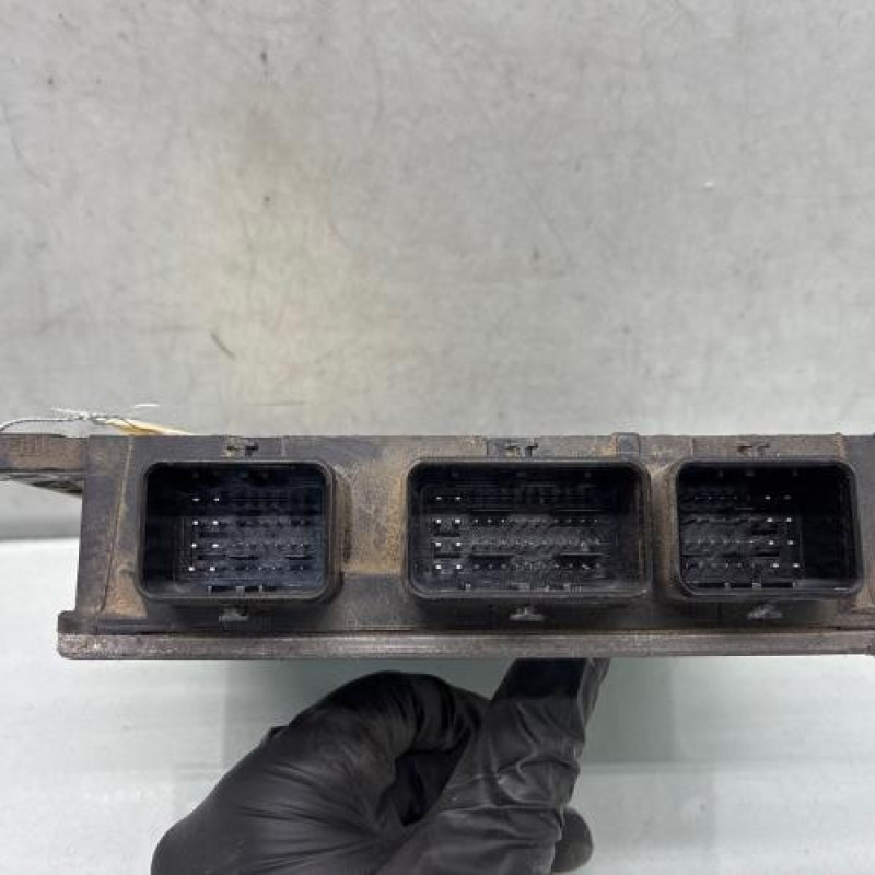 Calculateur moteur RENAULT CLIO 3 Photo n°3