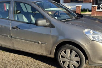 Calculateur moteur RENAULT CLIO 3