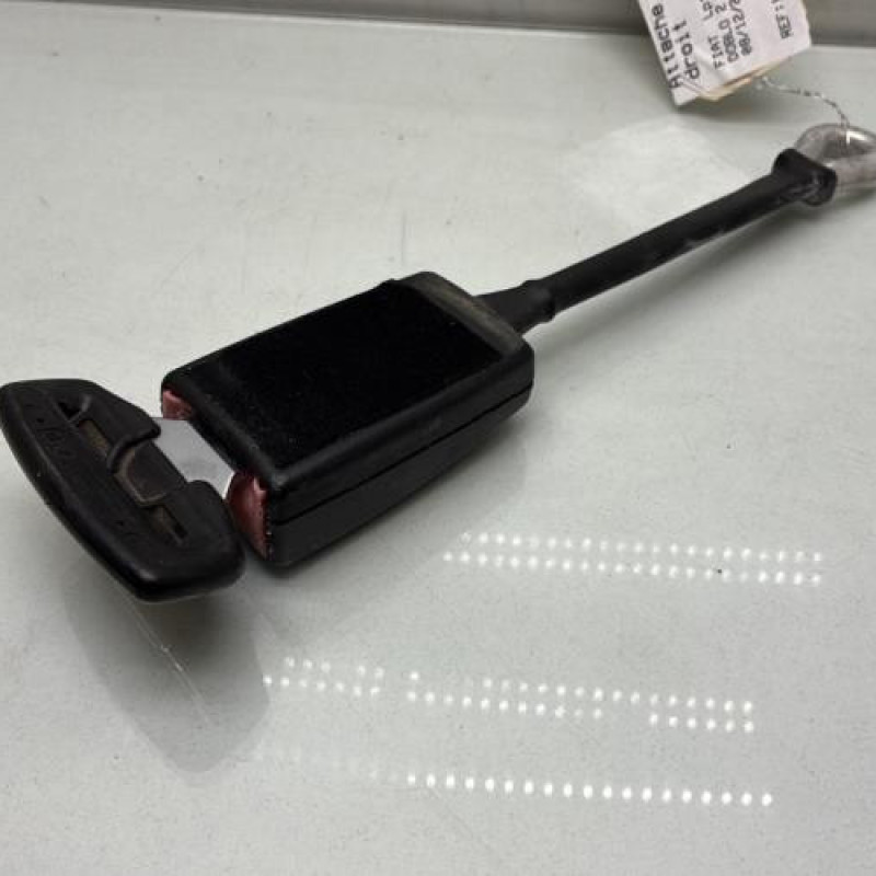 Attache ceinture avant droit FIAT DOBLO 2 Photo n°2