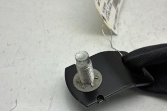 Attache ceinture arriere centrale NISSAN JUKE 1