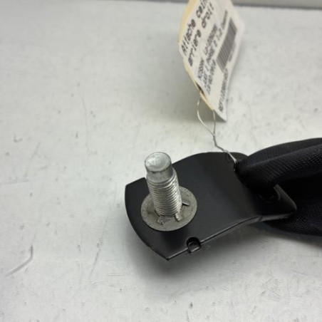 Attache ceinture arriere centrale NISSAN JUKE 1