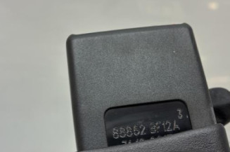 Attache ceinture arriere centrale NISSAN JUKE 1