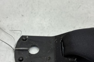 Attache ceinture arriere gauche NISSAN JUKE 1