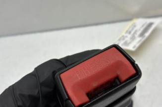 Attache ceinture arriere gauche NISSAN JUKE 1