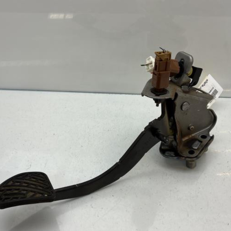 Pedale d'embrayage NISSAN JUKE 1 Photo n°1