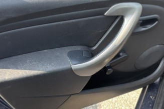 Attache ceinture avant gauche DACIA SANDERO 1