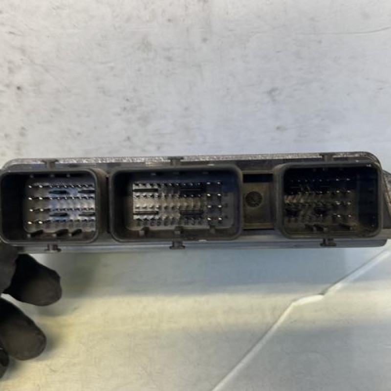 Calculateur moteur DACIA SANDERO 1 Photo n°3