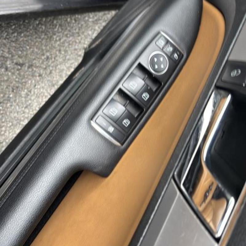 Attache ceinture arriere droit MERCEDES CLASSE E 207 Photo n°13