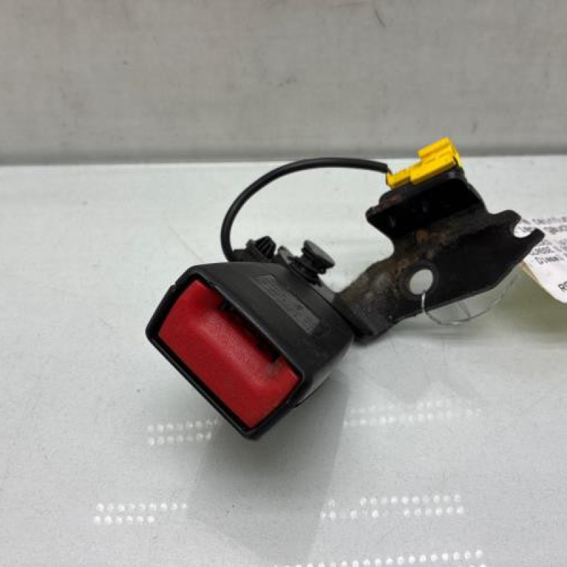 Attache ceinture arriere gauche MERCEDES CLASSE E 207 Photo n°2