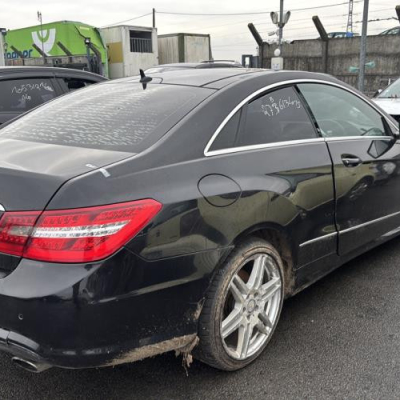 Attache ceinture arriere gauche MERCEDES CLASSE E 207 Photo n°7