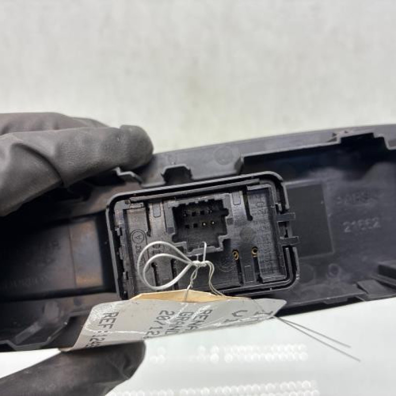 Interrupteur de leve vitre arriere droit RENAULT GRAND SCENIC 4 Photo n°3