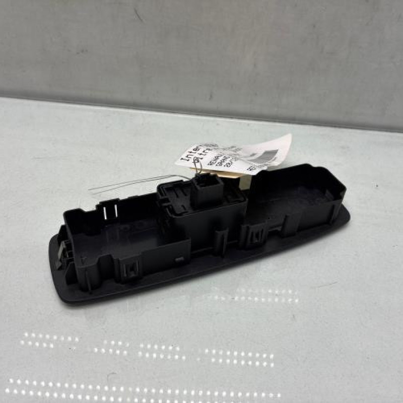 Interrupteur de leve vitre arriere gauche RENAULT GRAND SCENIC 4 Photo n°2