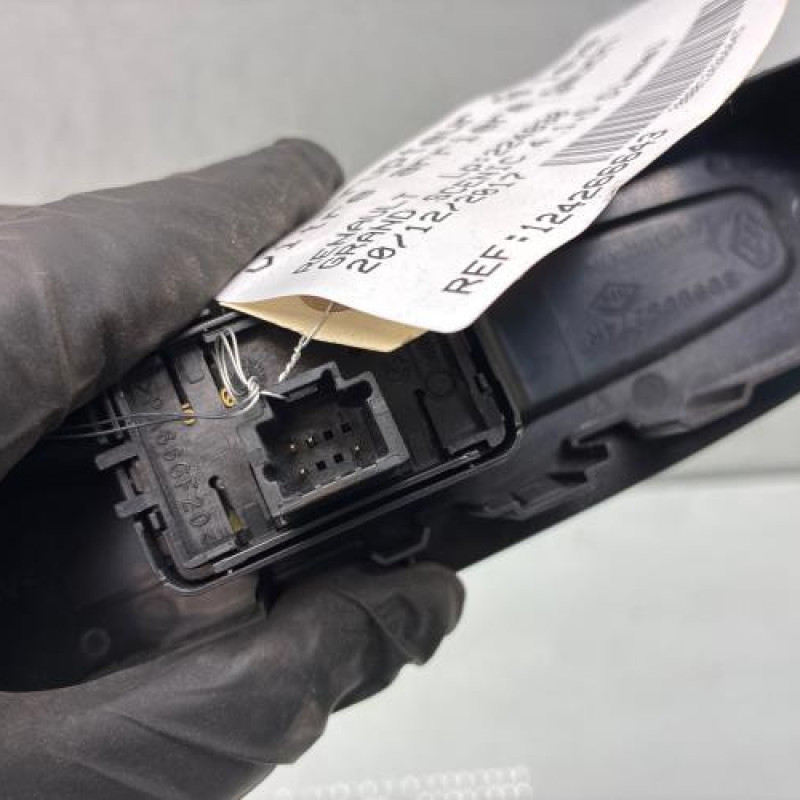 Interrupteur de leve vitre arriere gauche RENAULT GRAND SCENIC 4 Photo n°3