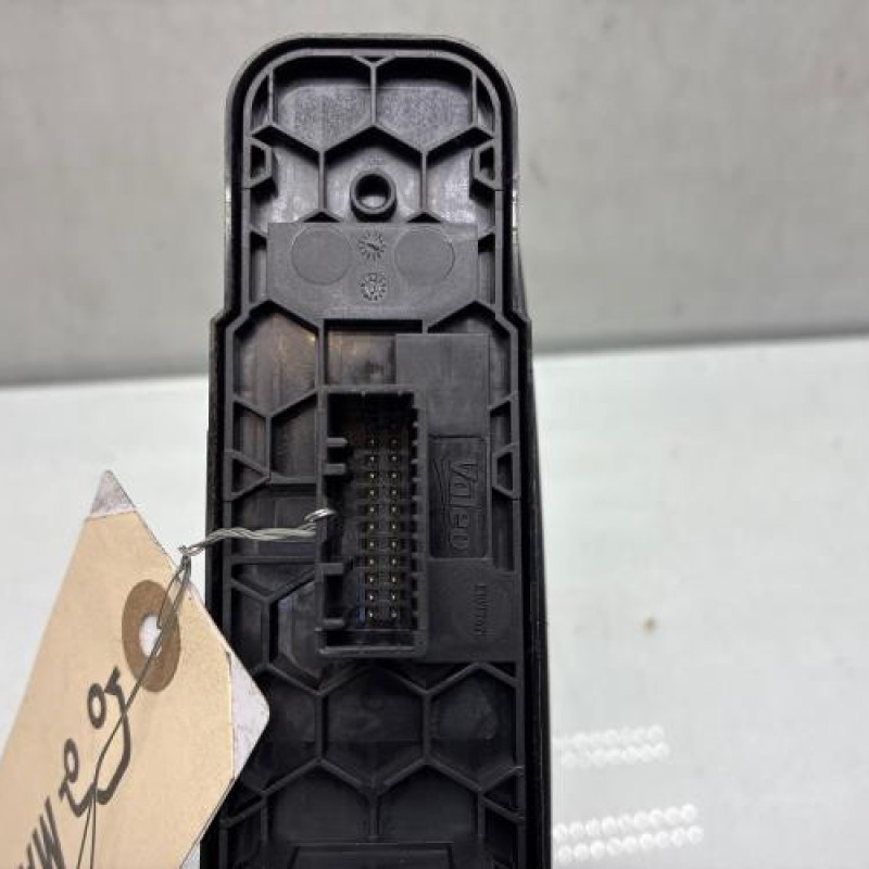 Interrupteur de leve vitre avant gauche RENAULT MEGANE 4 Photo n°3